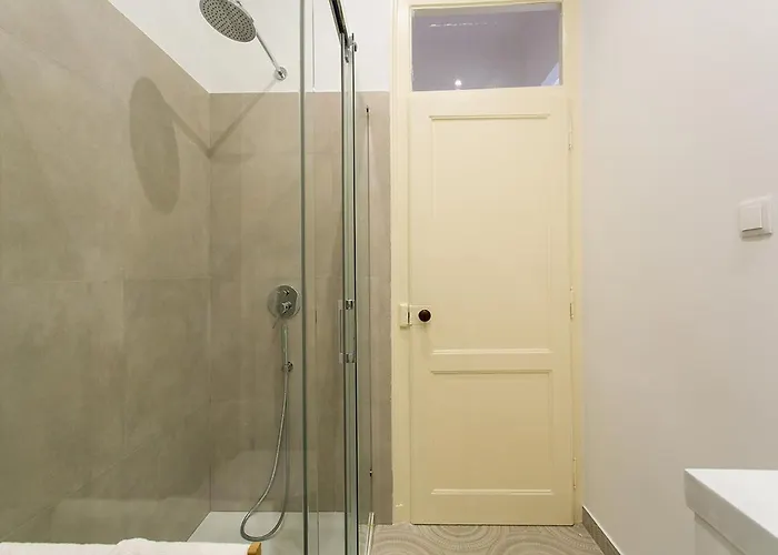 Lovelystay - Cozy 3bdr In Estrela Daire Lisboa