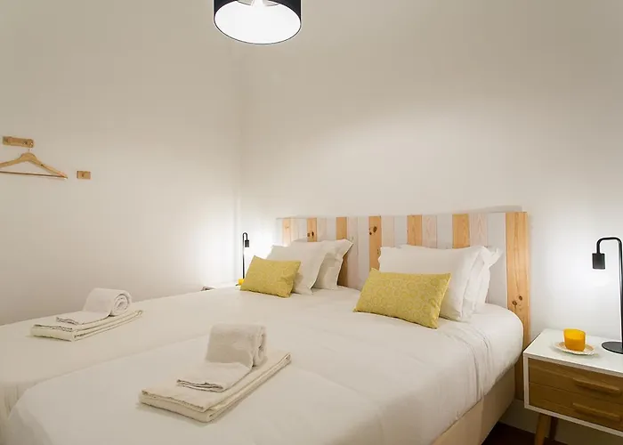 Lovelystay - Cozy 3bdr In Estrela